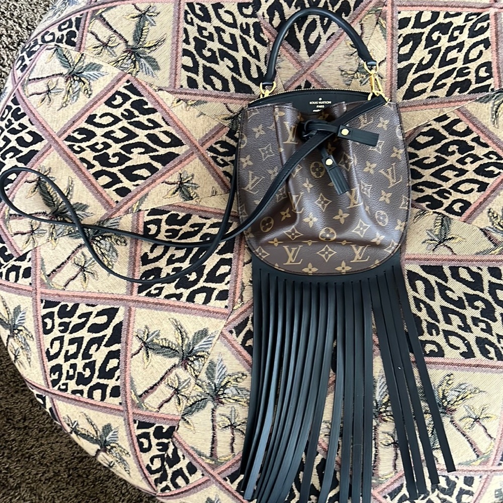 LOIIS VUITTON Noe fringe bucket bag